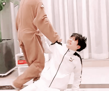 Điểm qua những khoảnh khắc cute hột me của cặp đôi MinMin nhà BTS-8