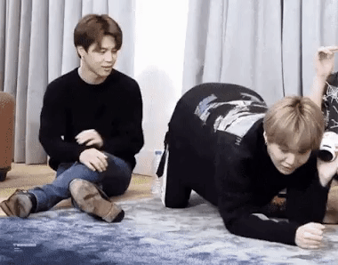 Điểm qua những khoảnh khắc cute hột me của cặp đôi MinMin nhà BTS-12