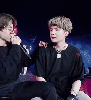 Điểm qua những khoảnh khắc cute hột me của cặp đôi MinMin nhà BTS-14