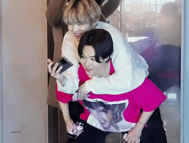 Điểm qua những khoảnh khắc cute hột me của cặp đôi MinMin nhà BTS-15