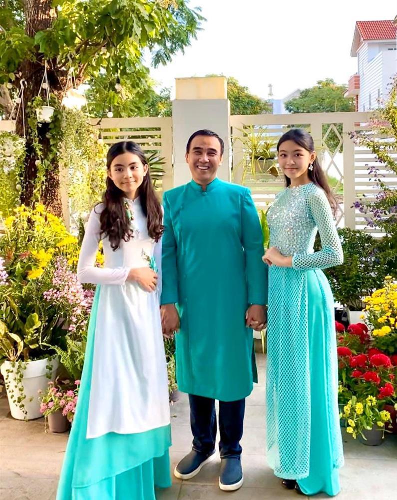 Check-in phố cổ Hà Nội, 2 con gái MC Quyền Linh gây chú ý với chiều cao vượt trội-4