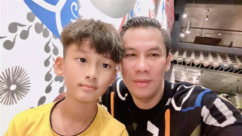 Đâu chỉ Lệ Quyên, chồng cũ cũng rất tự hào vì con trai đẹp mã-4
