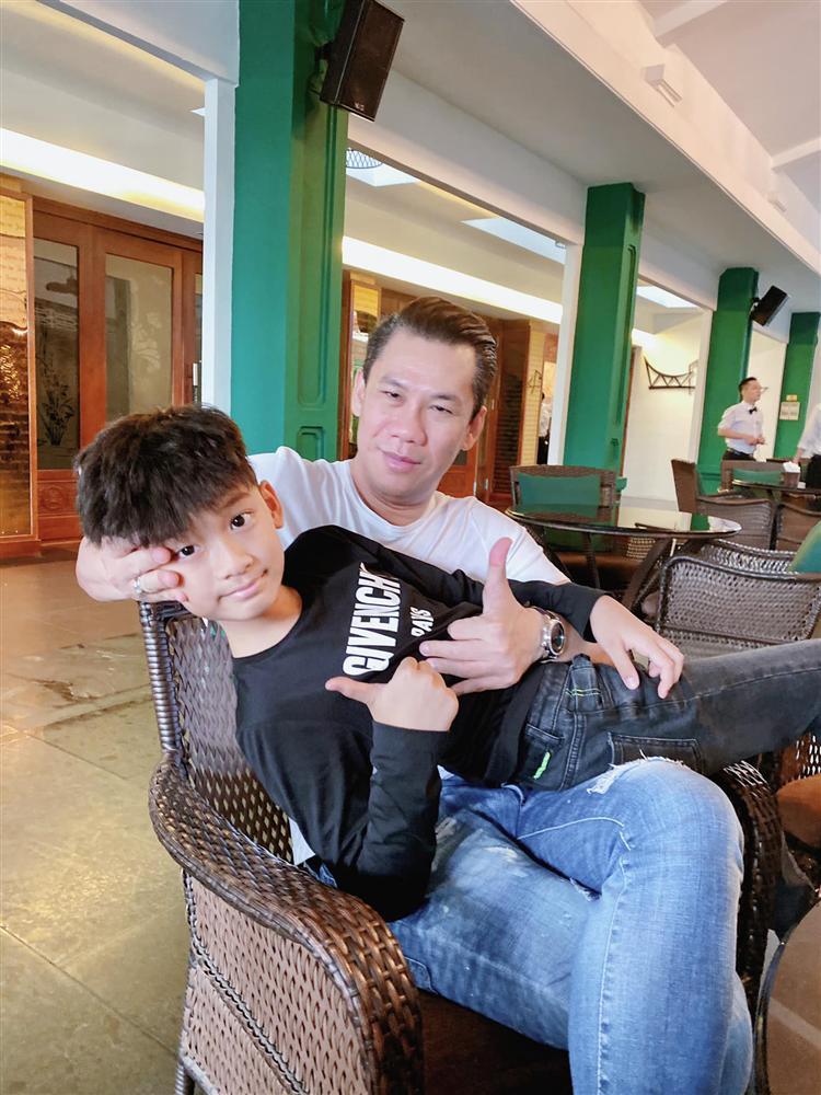 Đâu chỉ Lệ Quyên, chồng cũ cũng rất tự hào vì con trai đẹp mã-7