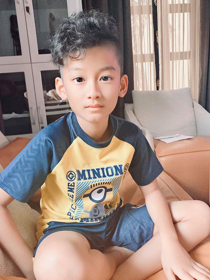 Đâu chỉ Lệ Quyên, chồng cũ cũng rất tự hào vì con trai đẹp mã-8