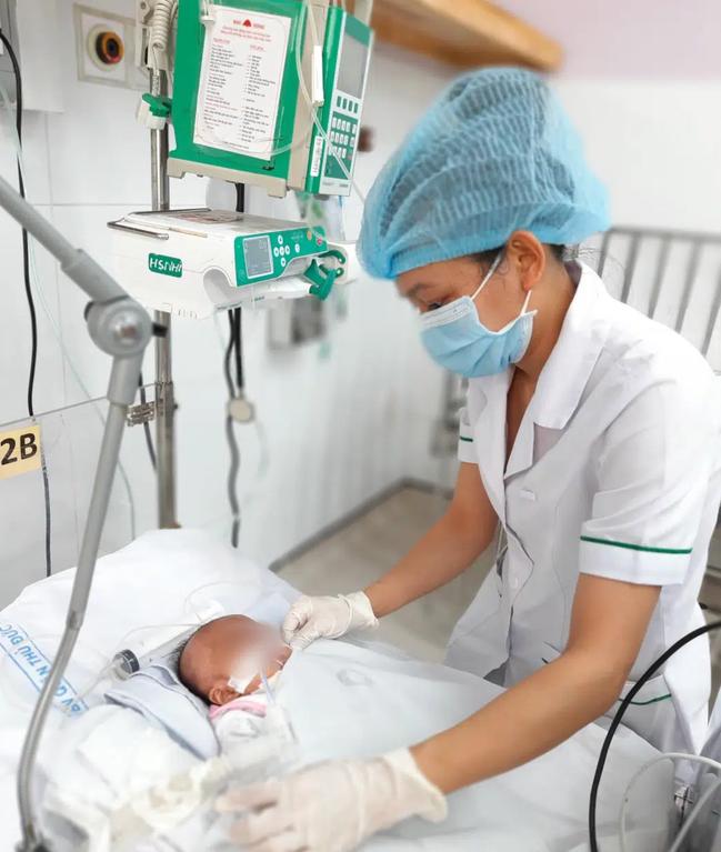 TP HCM: Đẻ rơi trong nhà vệ sinh, người mẹ nhẫn tâm ném con vào thùng rác-2