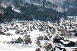 Tuyết dày 180 cm bao phủ ngôi làng ở Nhật