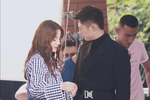 Địch Lệ Nhiệt Ba lao đao sau tin đồn hẹn hò Hoàng Cảnh Du-6