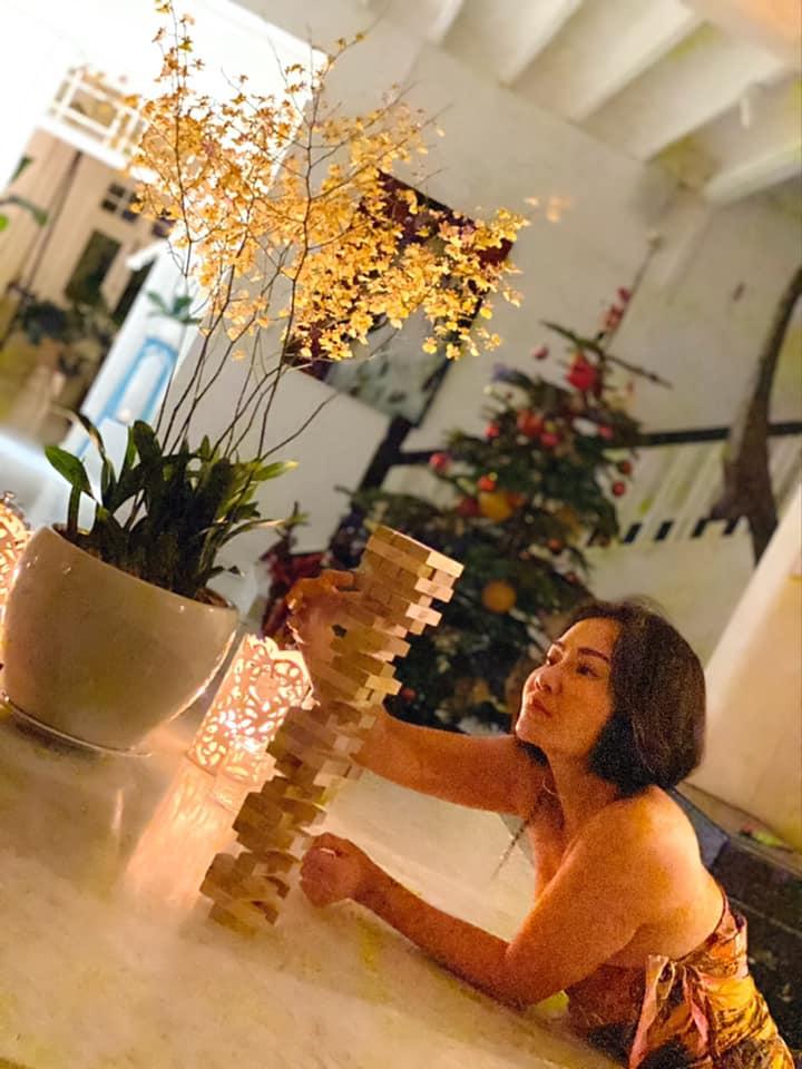 Nhà cổ 80 năm tuổi của Bằng Lăng và chồng Tây mùa Giáng sinh-7