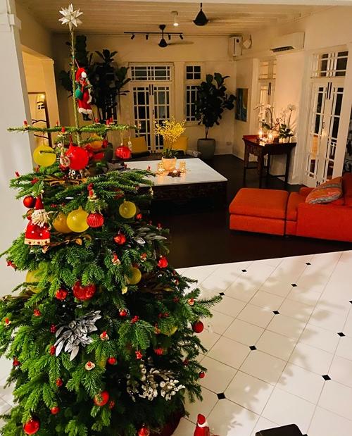 Nhà cổ 80 năm tuổi của Bằng Lăng và chồng Tây mùa Giáng sinh-9