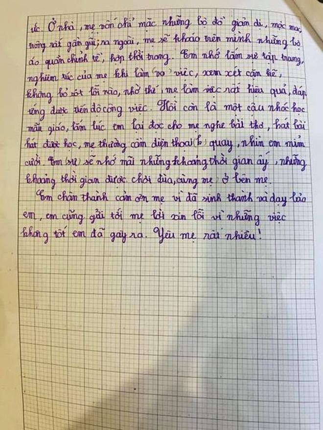 Học sinh lớp 5 làm văn tả mẹ được chấm điểm gần tuyệt đối, đọc đến đâu tan chảy đến đó-2