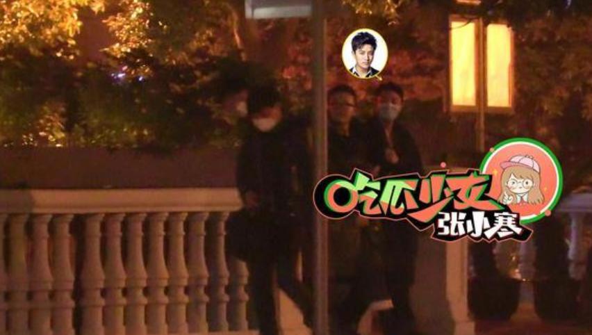 Giả Nãi Lượng lộ ảnh vào khách sạn với Kim Thần-5