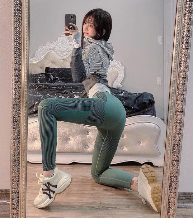 Hot Tiktok 4,3 triệu follow Lê Bống lộ đùi to, chân ngắn qua clip bị quay lén-2