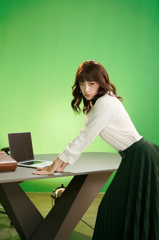 Nhìn mỹ nam này giả gái, Trấn Thành phải thốt lên: Giống Hương Giang quá-2