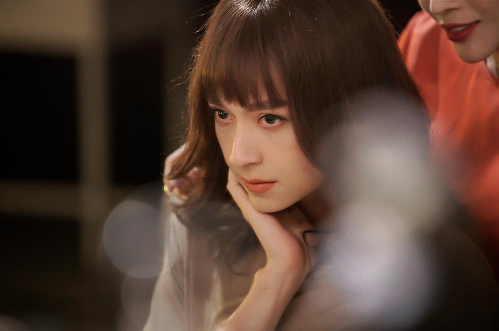 Nhìn mỹ nam này giả gái, Trấn Thành phải thốt lên: Giống Hương Giang quá-5