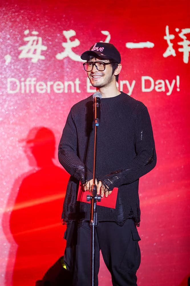 Giảm một phát 10kg, Huỳnh Hiểu Minh gây chấn động vì nhan sắc nam thần-5