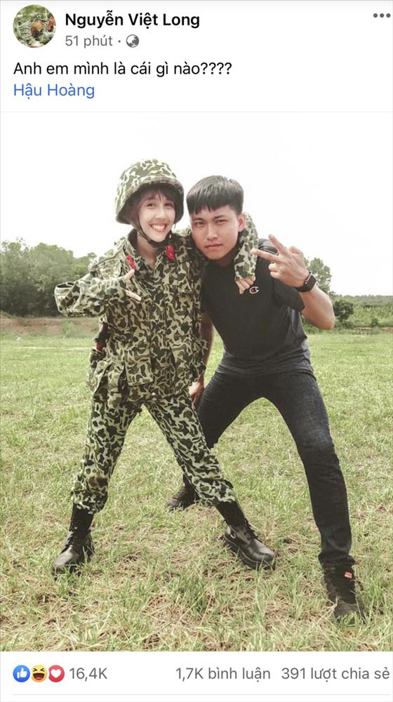 Mũi trưởng Long đăng ảnh Hậu Hoàng choàng vai và hỏi thẳng mình là cái gì nào nhưng vội xoá đi-1