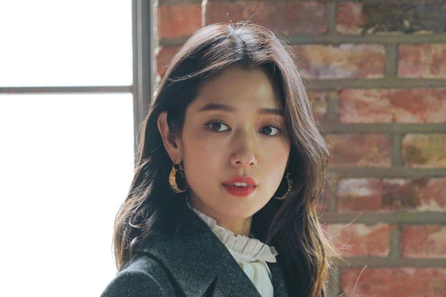 Nữ diễn viên Park Shin Hye quyên góp 20 triệu won (tương đương 18.100 USD) thông qua dự án Starlight Angel của Korea Food for the Hungry International (KFHI). Số tiền được tặng cho trẻ em và thanh thiếu niên có hoàn cảnh kinh tế khó khăn.