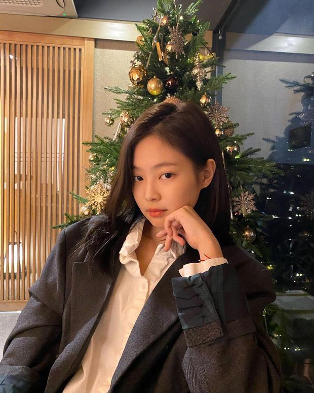 BLACKPINK lên đồ Giáng sinh xịn ghê, xem mà học được bao cách mix&match vừa ấm vừa xinh-5