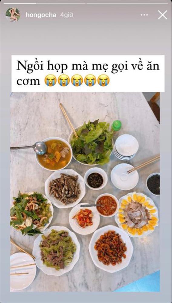 Không cầm lòng nổi trước mâm cơm mẹ Hà Hồ chuẩn bị để dụ con gái, giữa trưa chỉ muốn lao ngay về nhà!-1