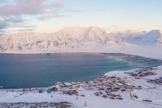 Nơi mặt trời không lặn suốt 4 tháng trong năm