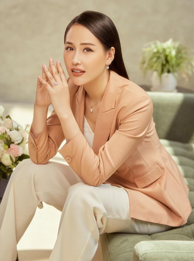 Mai Phương Thúy thay đổi phong cách thế nào sau khi đăng quang?-6