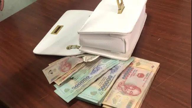 Vào mua quần áo, hơn 100 triệu trong cốp xe SH không cánh mà bay-2