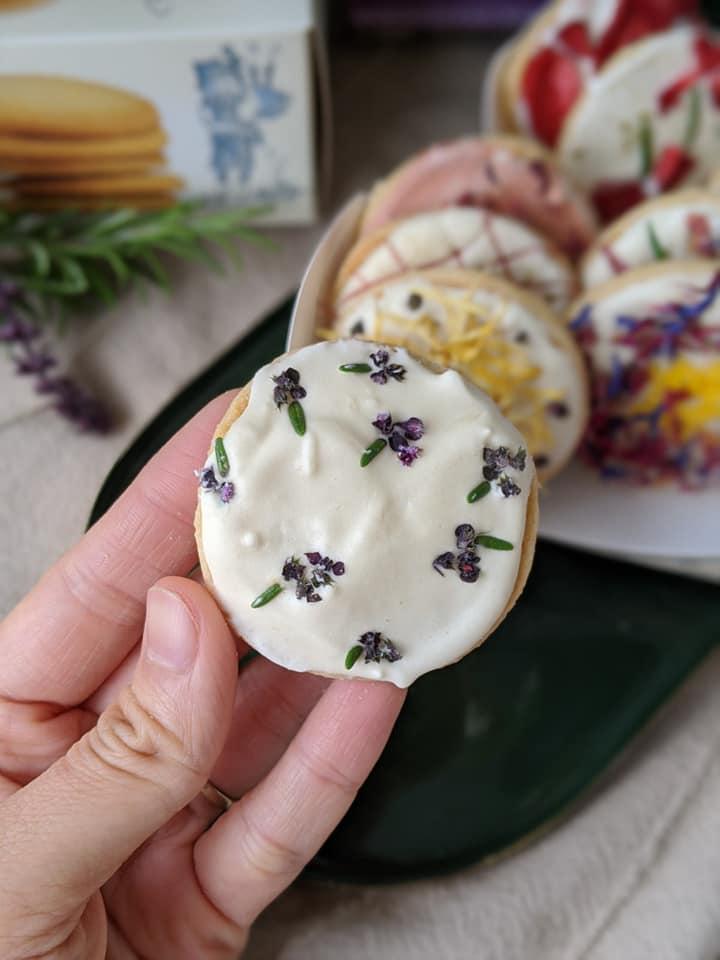 Cùng mẹ Việt ở Đức làm bánh bằng hoa quả khô tặng người thân cho lễ Giáng Sinh-6