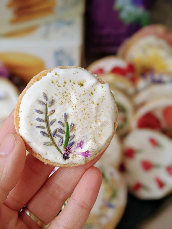 Cùng mẹ Việt ở Đức làm bánh bằng hoa quả khô tặng người thân cho lễ Giáng Sinh-9