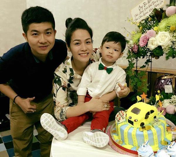 Nhật Kim Anh đón Giáng sinh cùng con trai giữa cuộc chiến với chồng cũ-8
