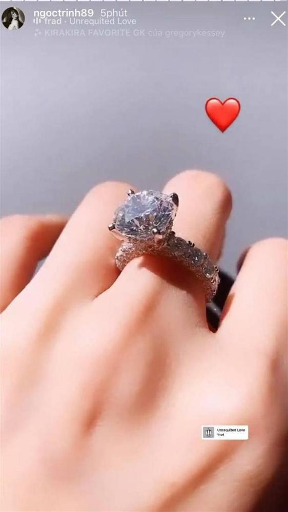 Ngọc Trinh khoe nhẫn kim cương người yêu tặng Noel khiến dân tình gato-4