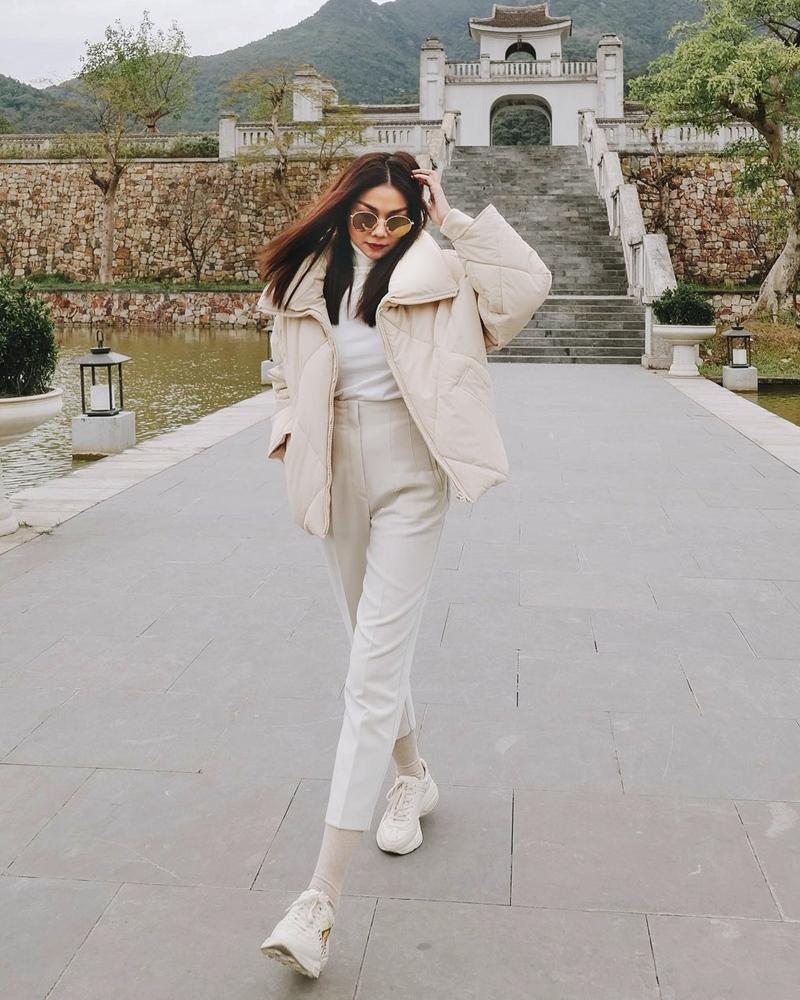 Elly Trần lên đồ tôn vòng 1 căng đét - Hà Tăng mix đồ tông nâu camel đẹp xuất sắc-5