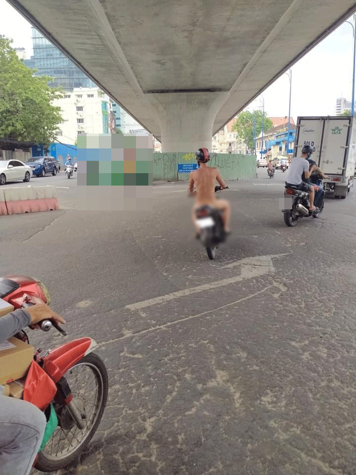 Dân mạng sốc nặng ảnh người đàn ông khỏa thân vô tư cưỡi xe máy dạo phố-1
