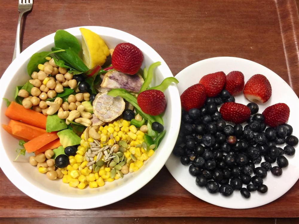 Ăn salad chay cầu vồng đều đặn mỗi ngày, mẹ Việt ở Úc vẫn dạt dào sữa cho con-4