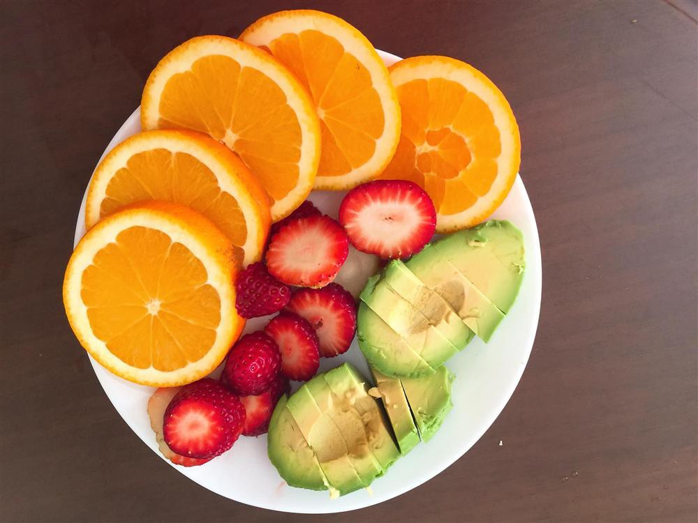 Ăn salad chay cầu vồng đều đặn mỗi ngày, mẹ Việt ở Úc vẫn dạt dào sữa cho con-8