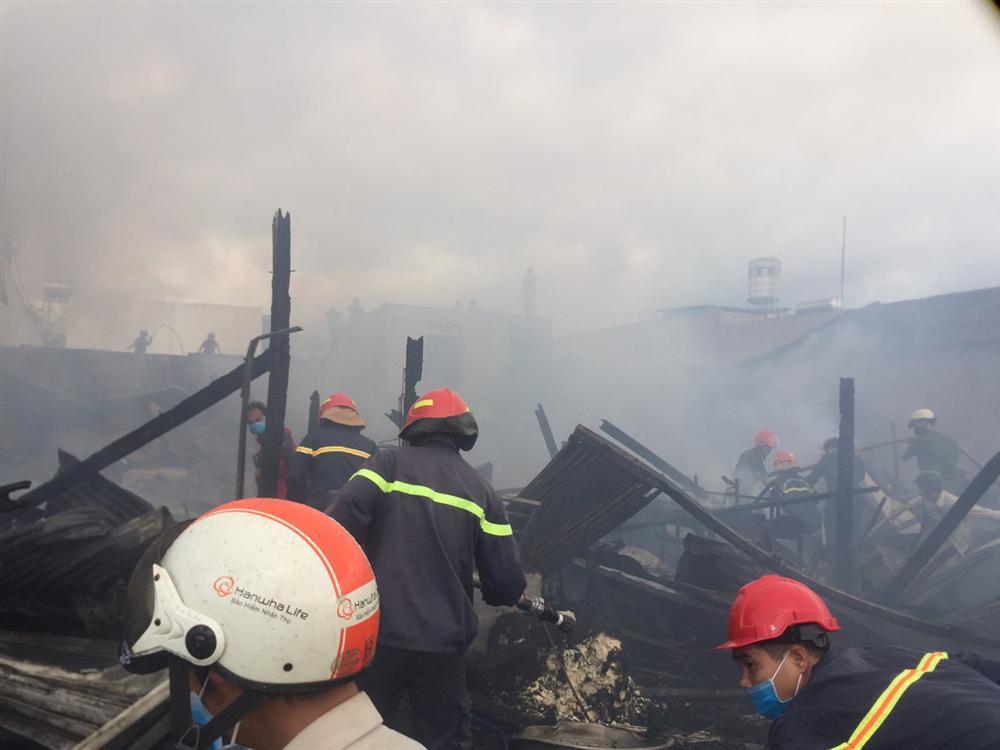 Lâm Đồng: Hỏa hoạn dữ dội, 4 ngôi nhà chìm trong biển lửa, người chạy toán loạn-1