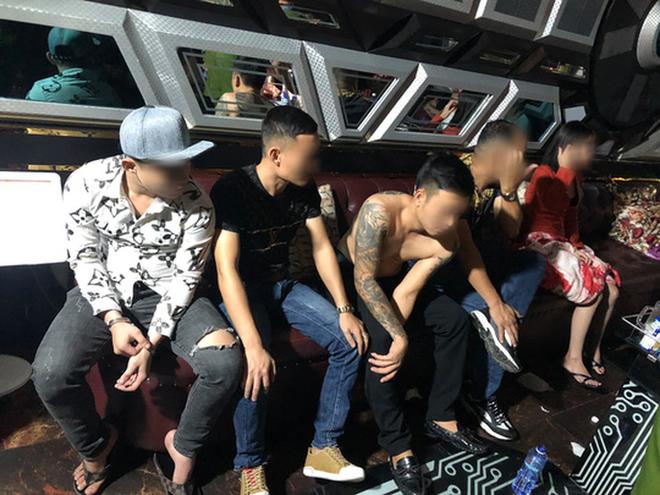 Phát hiện hàng chục người thác loạn tập thể trong karaoke ở quận Bình Tân-3