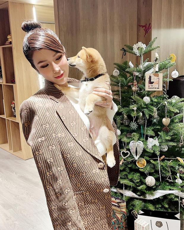 Dàn sao lên đồ đỏ rực đón Noel: Xôn xao nhất là hội bạn triệu đô của Hà Tăng-11