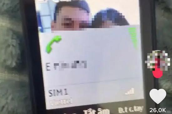 Đi hẹn hò gặp phải người không đúng gu, cô gái cầu cứu bạn gây tranh cãi