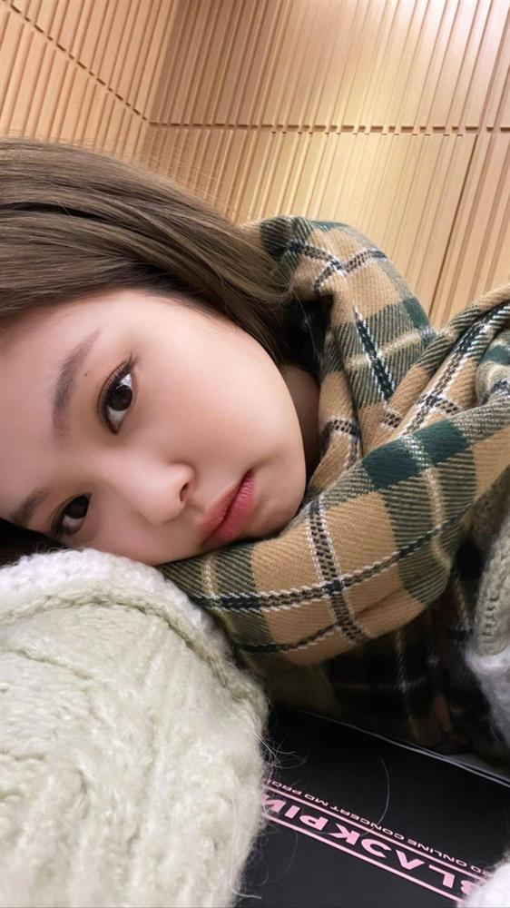 BLACKPINK khoe quà Giáng sinh hàng hiệu: Jisoo có túi Dior thêu tên, choáng nhất là quà của Rosé và boss-1