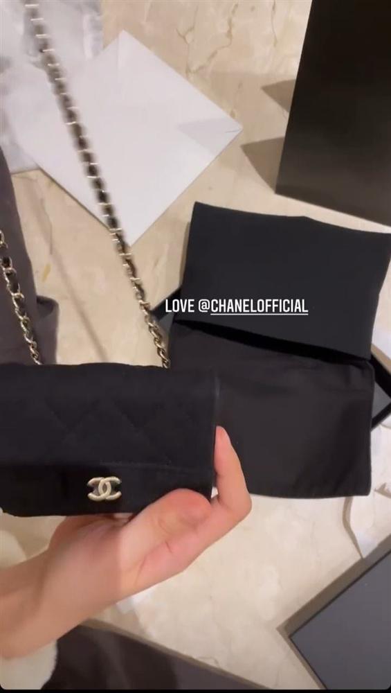 BLACKPINK khoe quà Giáng sinh hàng hiệu: Jisoo có túi Dior thêu tên, choáng nhất là quà của Rosé và boss-3