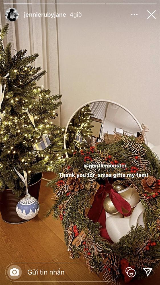 BLACKPINK khoe quà Giáng sinh hàng hiệu: Jisoo có túi Dior thêu tên, choáng nhất là quà của Rosé và boss-4