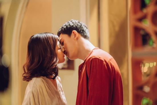 'Người Cần Quên Phải Nhớ': Chuyện tình nhẹ nhàng, ý nghĩa giữa mùa Giáng sinh 2020