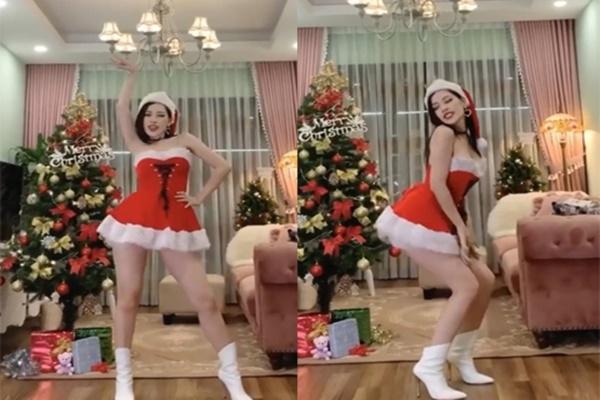 Chi Pu và hot TikToker Lê Bống hóa thân thành bà già Noel: Body ai chặt chém hơn?-6
