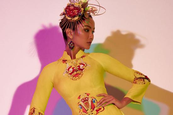 H'Hen Niê dịu dàng trong BST áo dài vượt đại dịch Covid-19