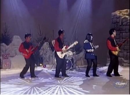 Clip vợ chồng nghệ sĩ Chí Tài cùng ban nhạc trình diễn mừng Giáng sinh 28 năm trước-1