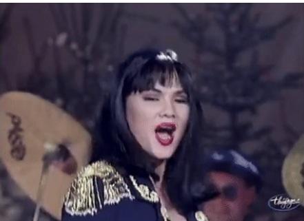 Clip vợ chồng nghệ sĩ Chí Tài cùng ban nhạc trình diễn mừng Giáng sinh 28 năm trước-3