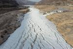 Dòng sông đóng băng cục bộ ở Trung Quốc