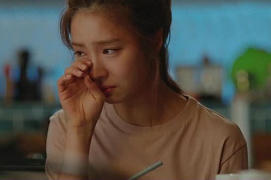 Đang bàn bạc chuyện ly hôn với chồng thì con trai bước vào hỏi 1 câu khiến tôi lặng người