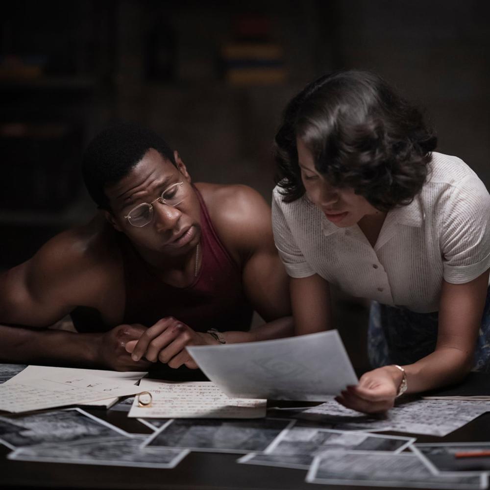 10 cảnh nóng thiêu đốt màn ảnh 2020: Số 8 khiến khán giả thỏa mãn-10