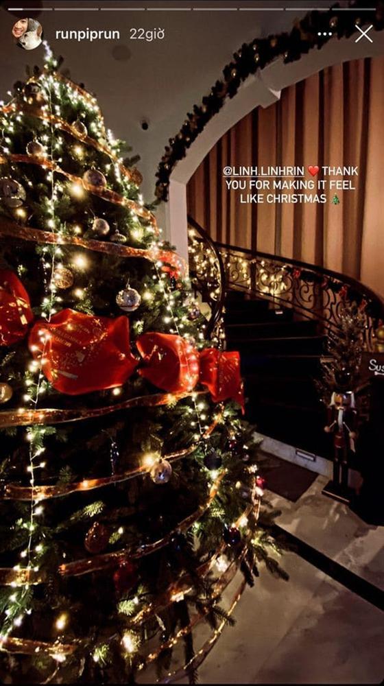 Em chồng Hà Tăng khoe cây thông khổng lồ, để lộ sống ở căn biệt thự xa hoa-1